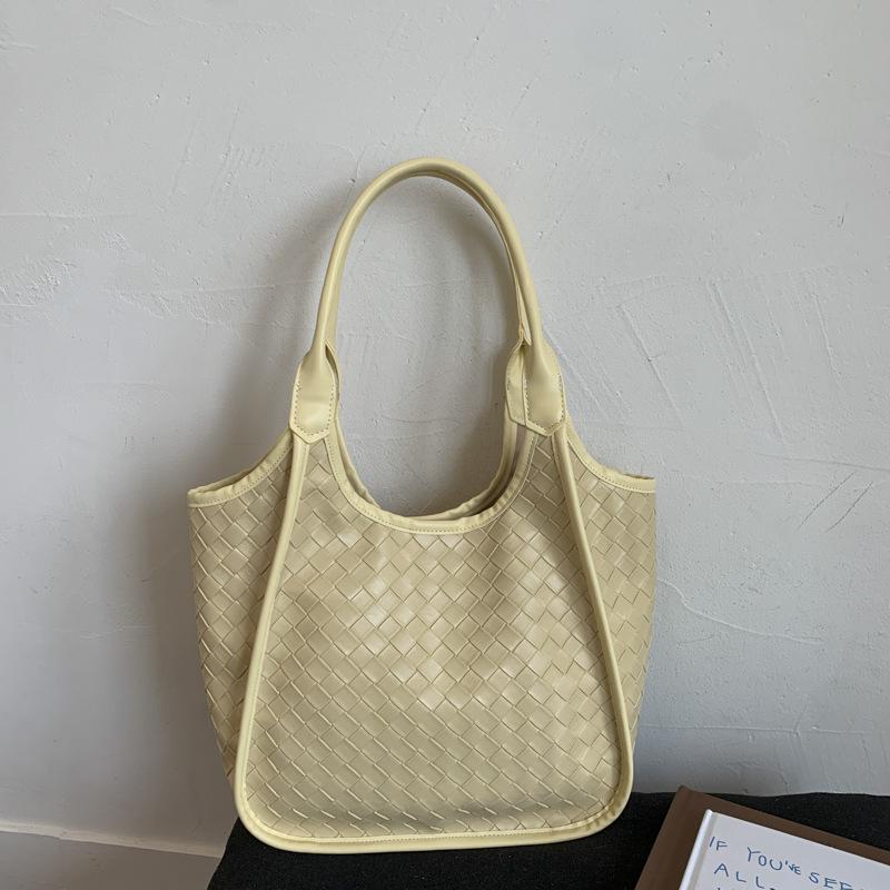 Retro Woven Bag Women's Large-capacity New Autumn and Winter Casual Shoulder Bag Textured Commuter Tote Bag