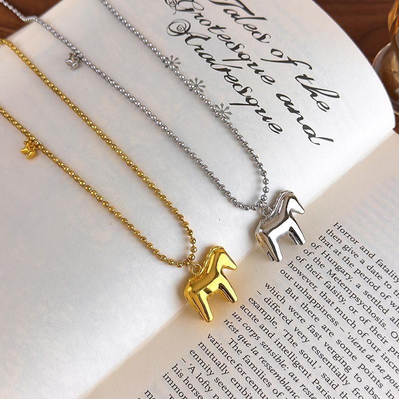 Fashion Pearl Chain Metal Horse Necklace Animal Pony Pendant Long Sweater Chain Pendant Necklace Jewelry Accessories Gifts