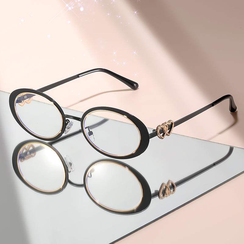The new oval-shaped anti-blue light glasses feature a small metal frame with a heart-shaped decoration for daily wear