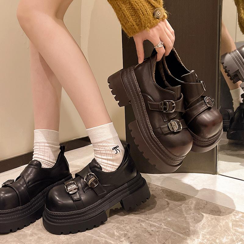 Slipper Damen 2025 Herbst neu super angesagt Retro kleiner Mann dicke Sohle Höhe Pendeln Mode kleine Lederschuhe Damenschuhe