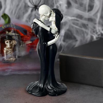 Kostlivci Líbající se Figurka Romantická Soška Kostlivých Milenců Pryskyřičná Sběratelská Stolní Ozdoba pro Gotickou Domácí Kancelářskou Výzdobu Stolu