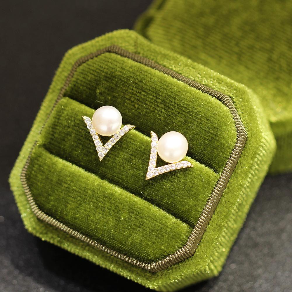 Classic Versatile Stone-inlaid Gold-plated V-shaped Earrings, Natural Freshwater Pearl Studs, 925 Silver Needle Earrings, Female Stars of the Same Sty