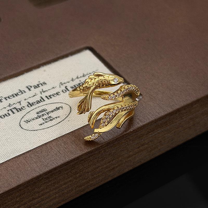 Every Year, There Are More Than Three-Dimensional Goldfish, Dragon-Shaped Auspicious Clouds, Diamond-Encrusted Zirpen Rings, Transshipment