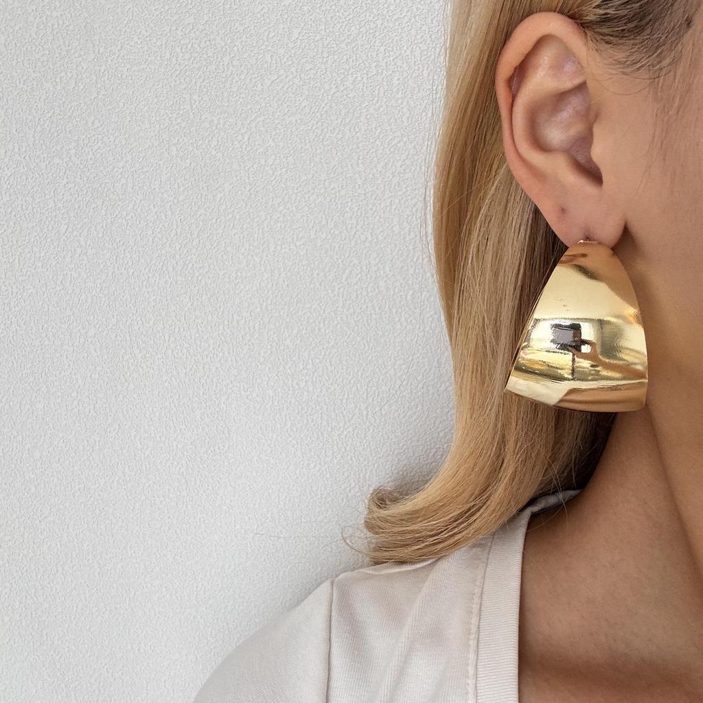 Elegant Gold Geometric C-Shaped Drop Earrings