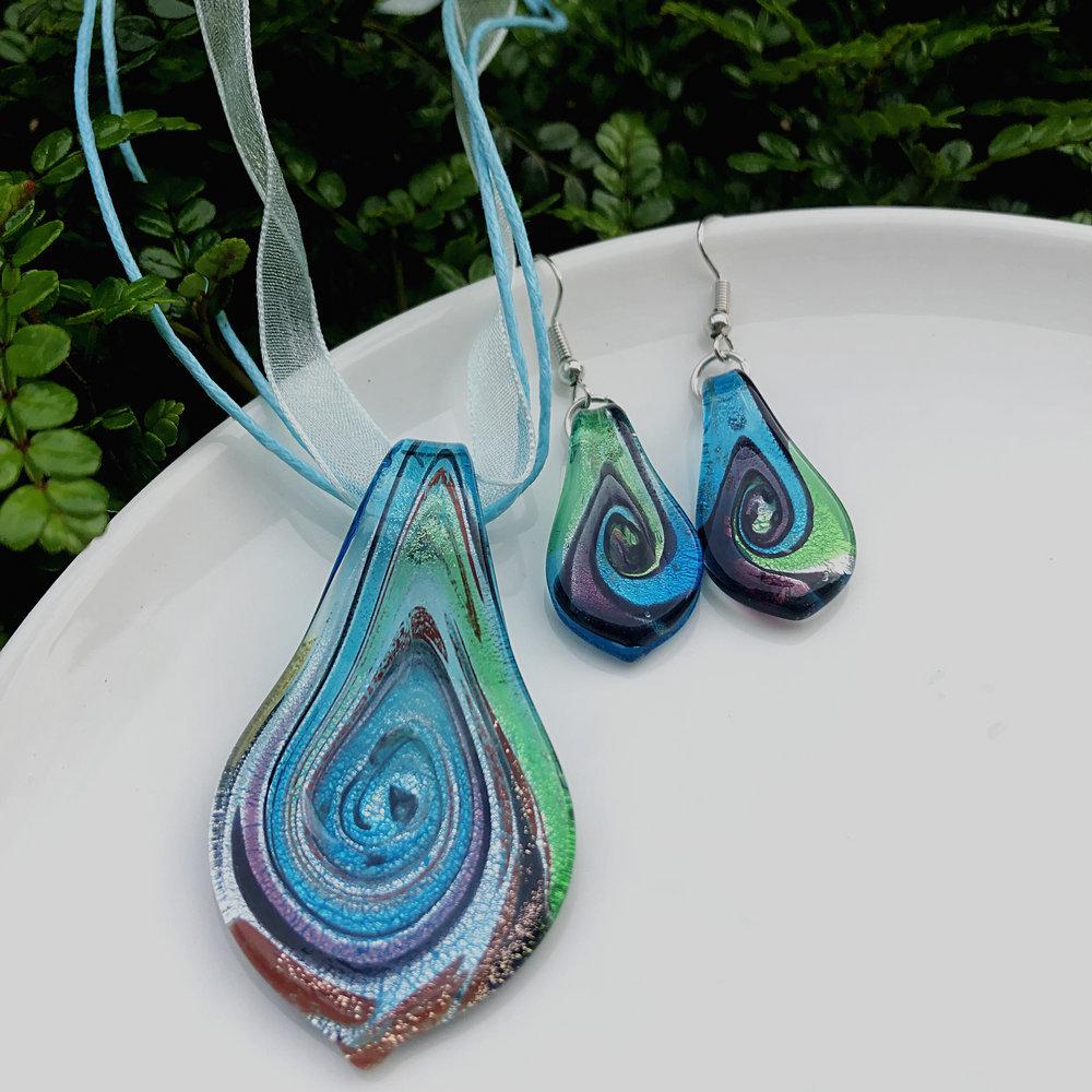Trendy Blue Glass Ribbon Pendant Necklace & Earring Set - Perfect Seaside Vacation Accessory.