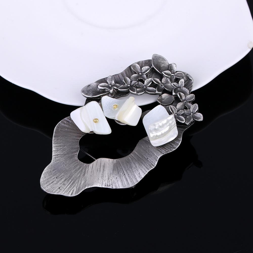 Retro Alloy Brooch Premium Light Luxury Clothing Accessories Pin Accessories Camellia Brooch Brooch