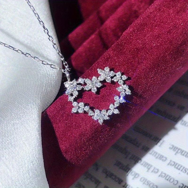 Romantic Flower Heart Necklace in All-Illuminated White Cubic Zirconia, Luxurious Women s Jewelry, Exquisite Gift серебряный