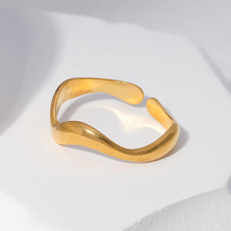 Bague ouverte vague au design minimaliste pour femmes, avec un design cool et de niche, et une bague de queue. resizable