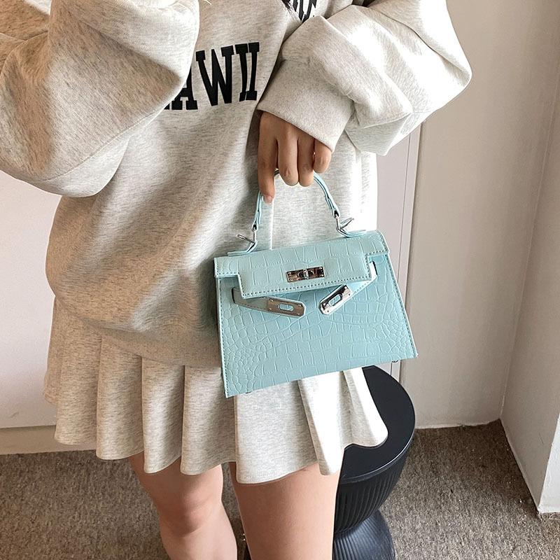 Women's bag 2025 new bag women's autumn and winter fashion versatile messenger bag crocodile pattern portable small square bag