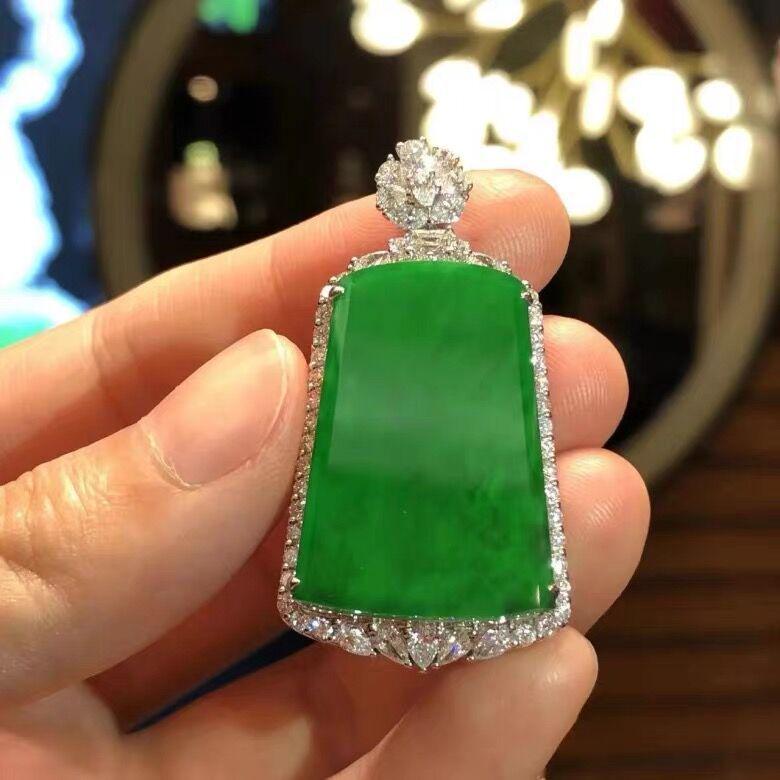Imperial Green Jade Guanyin Pendant – Natural Ice-Type Myanmar Jade, Unisex Design