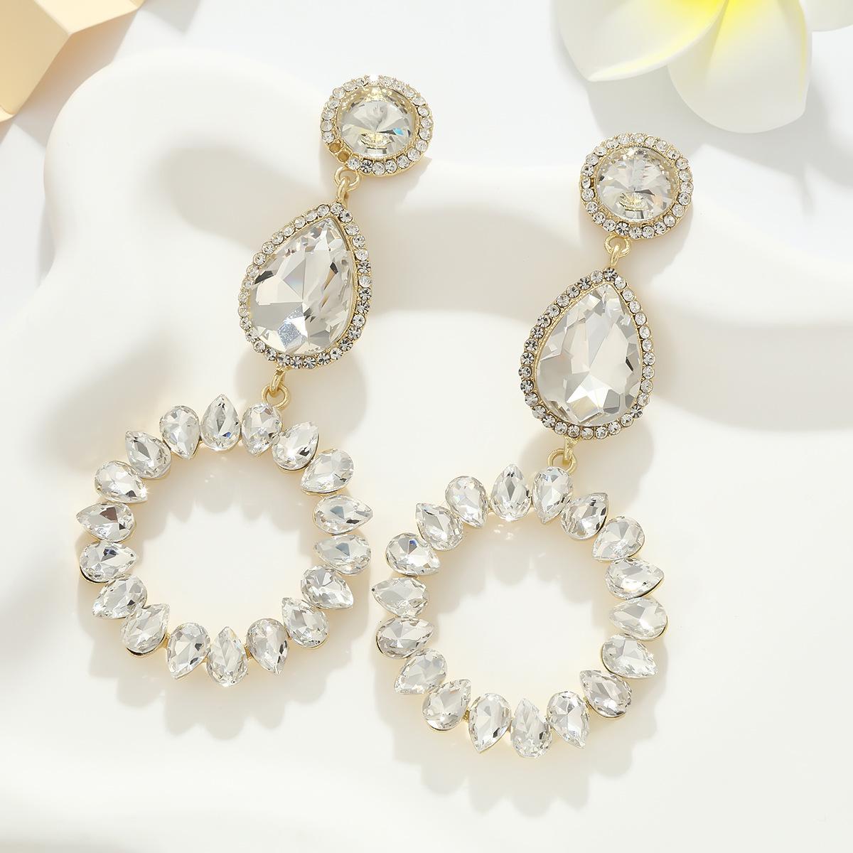 

Japanese-Korean Exaggerated Waterdrop Earrings: Elegant High-End Masquerade Accessories білий