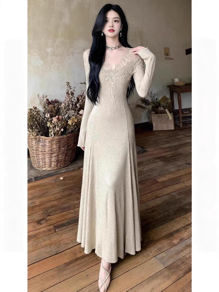 Elegant Lace Patchwork Knit Dress - High-End Waist-Cinching Long Skirt for Autumn/Winter