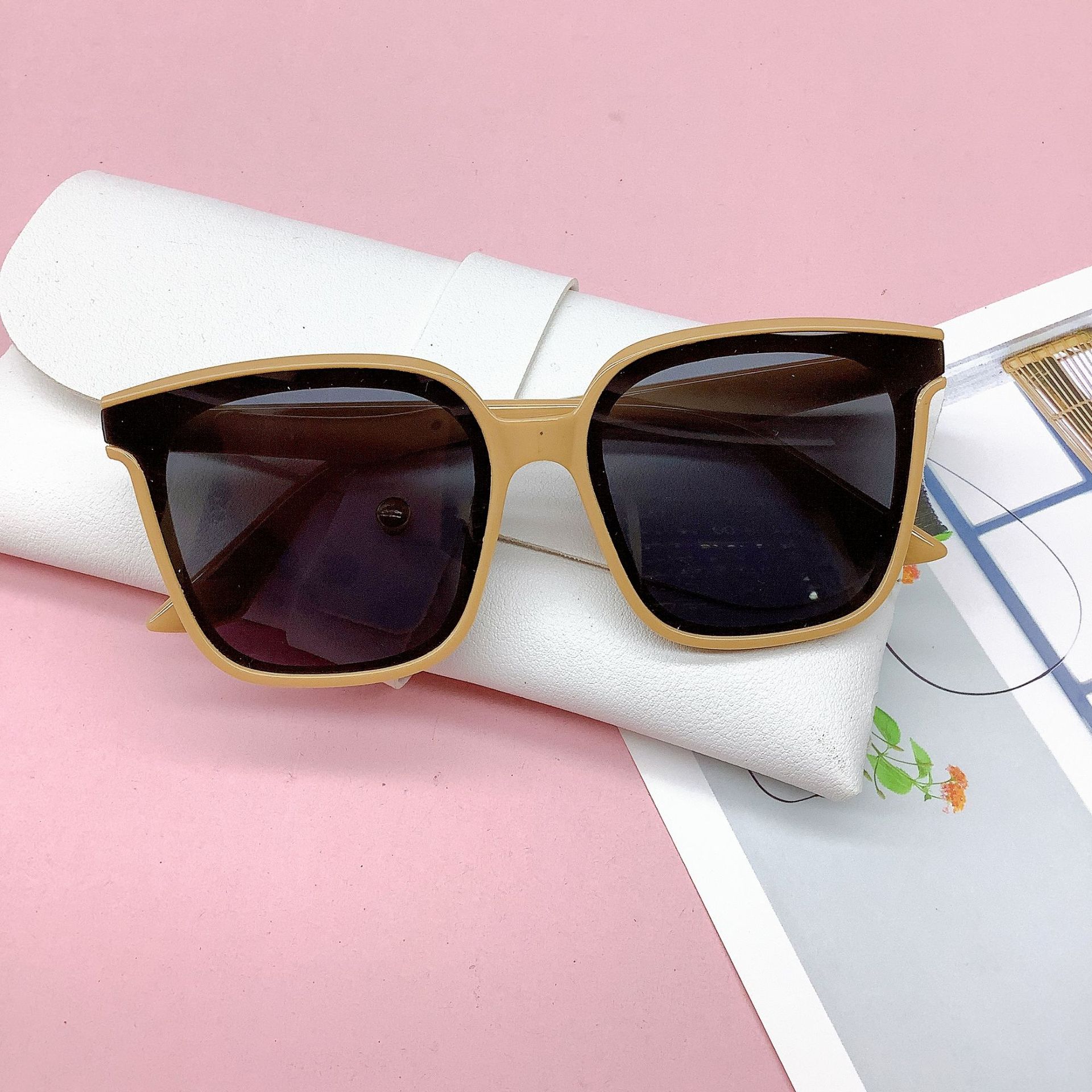 

Детские солнцезащитные очки в персонализированной коробке, модные корейские солнцезащитные очки цвета океана для мальчиков и девочек, вогнутая форма для путешествий для детей