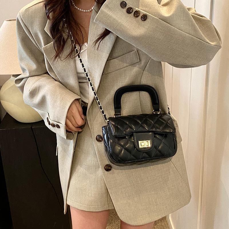Niche design foreign style small fragrant style rhombus chain bag women's 2025 spring and summer Korean version simple fashion shoulder messenger bag