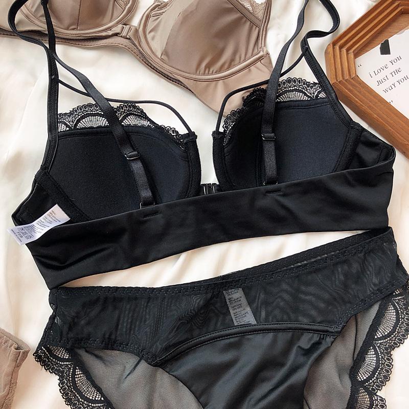 Sutien cu cataramă în față cu goluri sexy Set de lenjerie de corp pentru femei, cupă subțire din dantelă franceză, bralette confort, adunați sutien push-up și chiloți Lenjerie