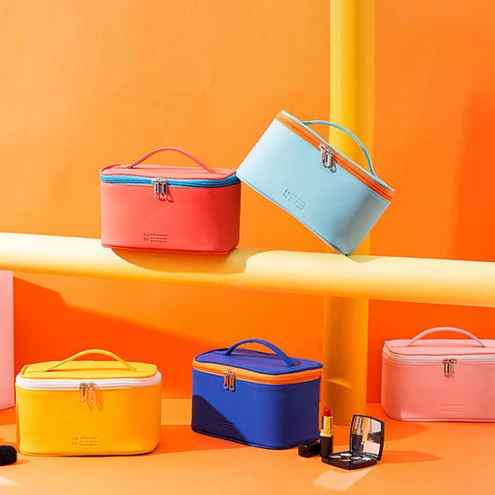 

Durable Toiletry Bag with Handle Bright Color Dust-proof