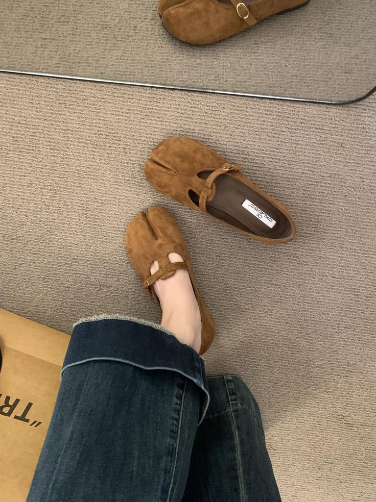 IPPEUM Tabi Shoes For Women Mary Janes 2025 New Fall Winter Black Split Toe Ballet Flats