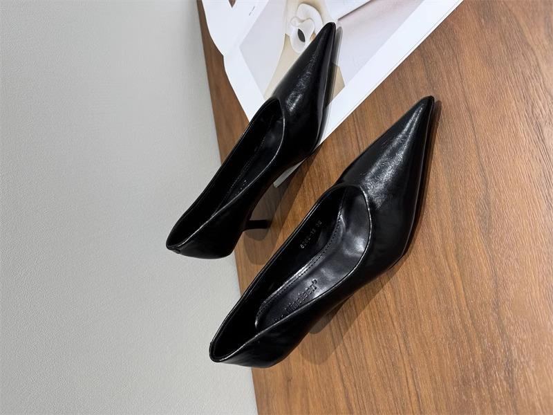Herbst und Winter 2025 neue einfarbige spitze dünne Temperament dünner Absatz High Heel Einzelne Schuhe leichter Mund Damenschuhe Pendler Arbeit Damenschuhe
