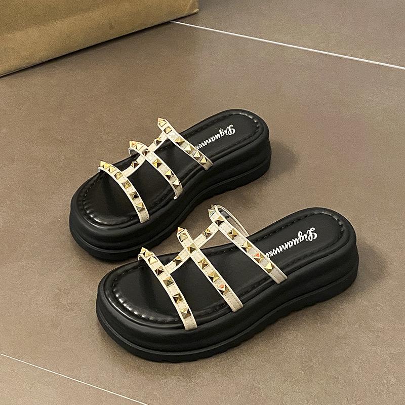 

Дизайнерские сандалии с заклепками, женская летняя обувь 2025, новые повседневные модные универсальные шлепанцы на толстой подошве-маффин 41
