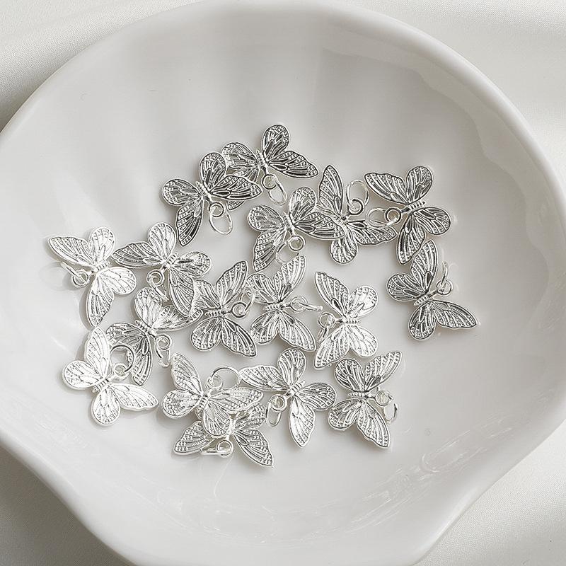 Позолоченный 14K кулон-бабочка с гравировкой на цепочке с хрустальными бусинами для рукоделия.