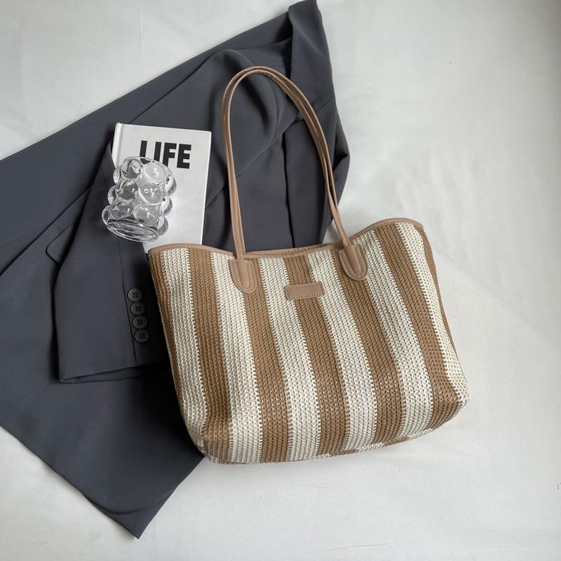 

Fashionable Women s Large Capacity Shoulder Bag In Black Blue Burgundy And Khaki хакі