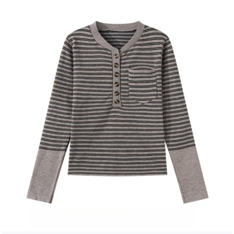A Retro Long-sleeved Knitted Sweater for Women's Autumn New Design, with A Unique and Contrasting Color Striped Slimming Top