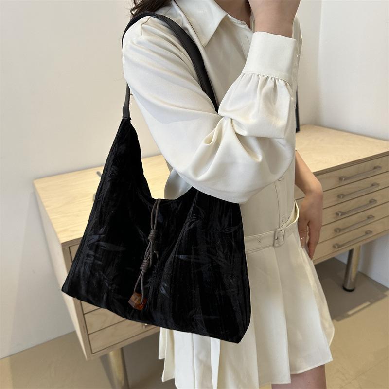 Large Capacity Underarm Bag for Women In Summer New Fashion Casual Shoulder Bag Simple Fashion Commuter Tote Bag