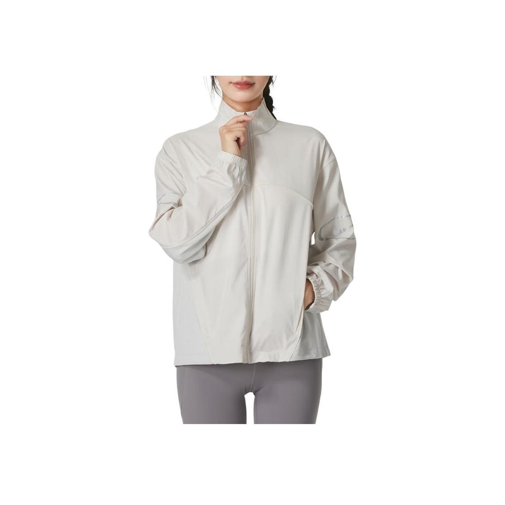 Nike Bequeme einfarbige atmungsaktive Lauf-Freizeitjacke mit Stehkragen und langen Ärmeln für Damen, Jacke weiß FV6414104