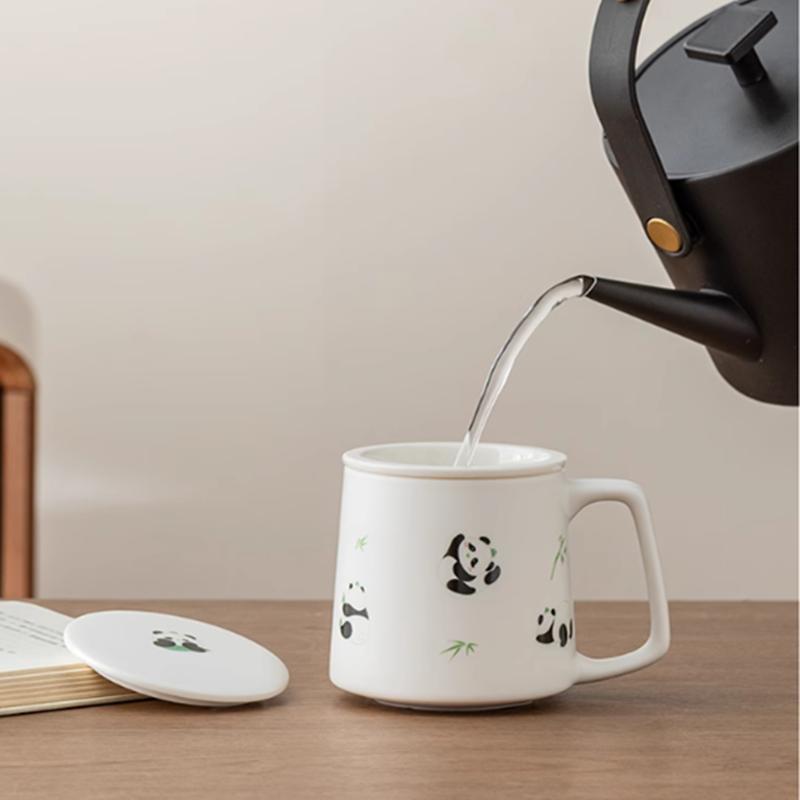 Chinesische Handgefertigte Keramik-Teetasse Niedliche Panda-Musterung Teetasse Büro-Wasserbecher Tee-Wasser-Trennungstasse mit Sieb Teegeschirr 330ml