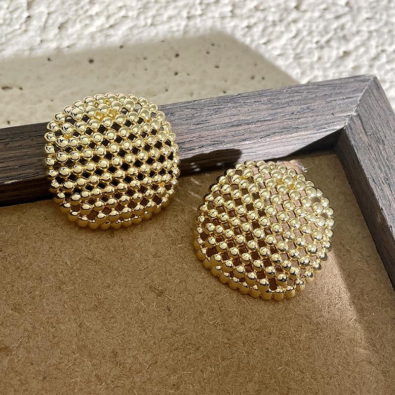 Doudou's Same Style Zhang Yue'er Hollow Ball Women's Silver Needle High-end Touch Metal Earrings