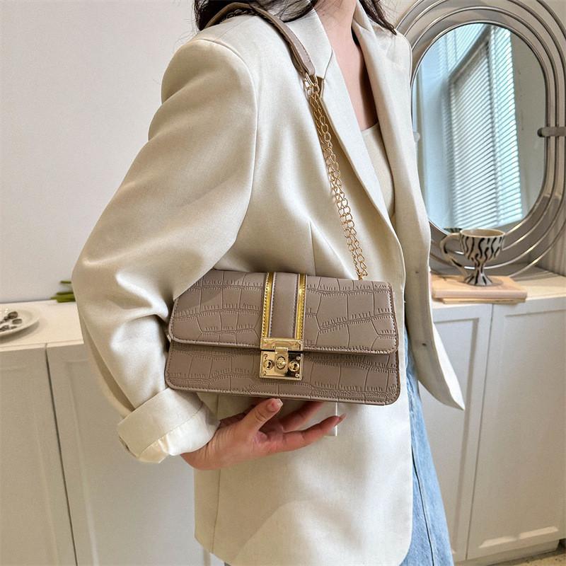 Trendy Women's Shoulder Bag Stylish Chain Crossbody Bag Fashionable Small Square Bag