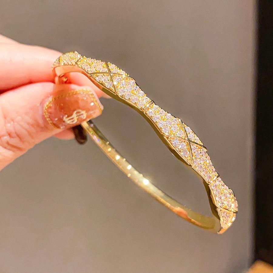 Элегантный позолоченный браслет с овальным крестом из цирконов для модных женщин золотой