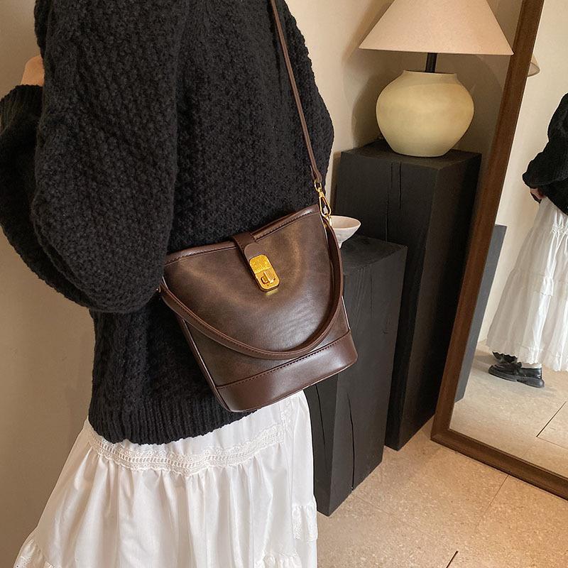 High-end fashion handbag bag women s new autumn and winter retro simple bucket bag niche diagonal span shoulder bag