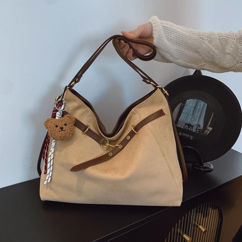 

Simple and fashionable bag women s large capacity 2025 autumn new casual messenger commuter tote bag backpack no pendant бежевый