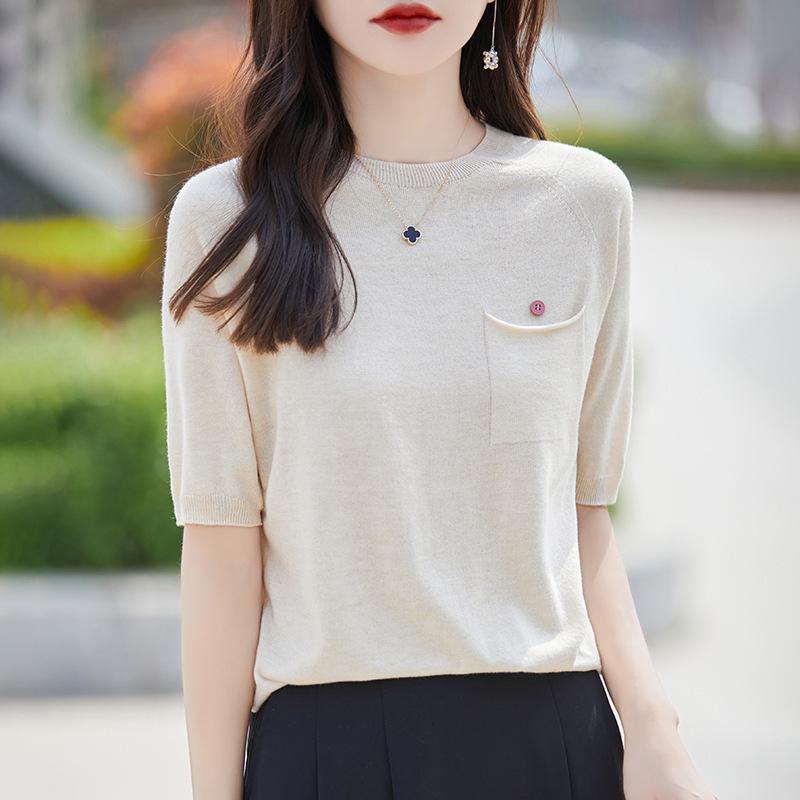 

2025 Summer Women s Versatile Slimming Loose Knitted Top with Back Slit & Round Neck Short Sleeves M