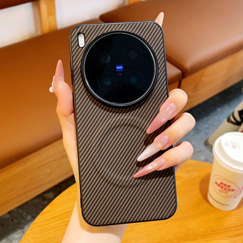 Compatible with Vivo X300Ultra: Soft Armor Magnetic Suction Case, Large Holes, S60 Carbon Fiber Texture, Plain Leather, Light Luxury Protection.