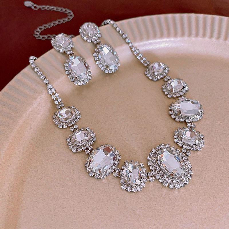 "High-End Luxury Drop Necklace and Earrings Set - European and American Niche Versatile Jewelry"