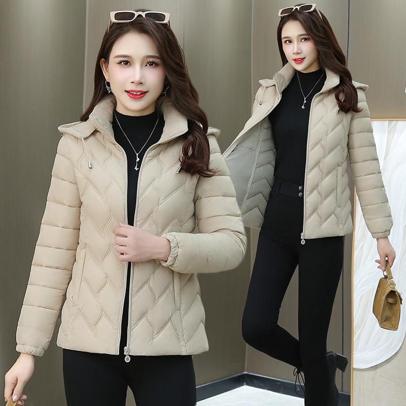 

Женская короткая хлопковая одежда с подкладкой на зиму, новая хлопковая одежда с подкладкой, приталенные и тонкие хлопковые куртки, маленькие куртки с капюшоном и легкие куртки, модные. 6XL-145-77.5 kg