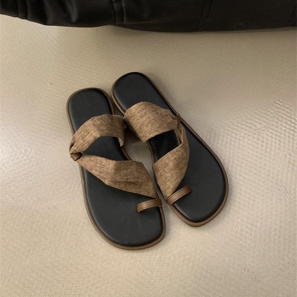 Trendy brand niche leopard print toe slippers women's summer wear fashion design sense flat bottom open toe beach vacation cool slippers