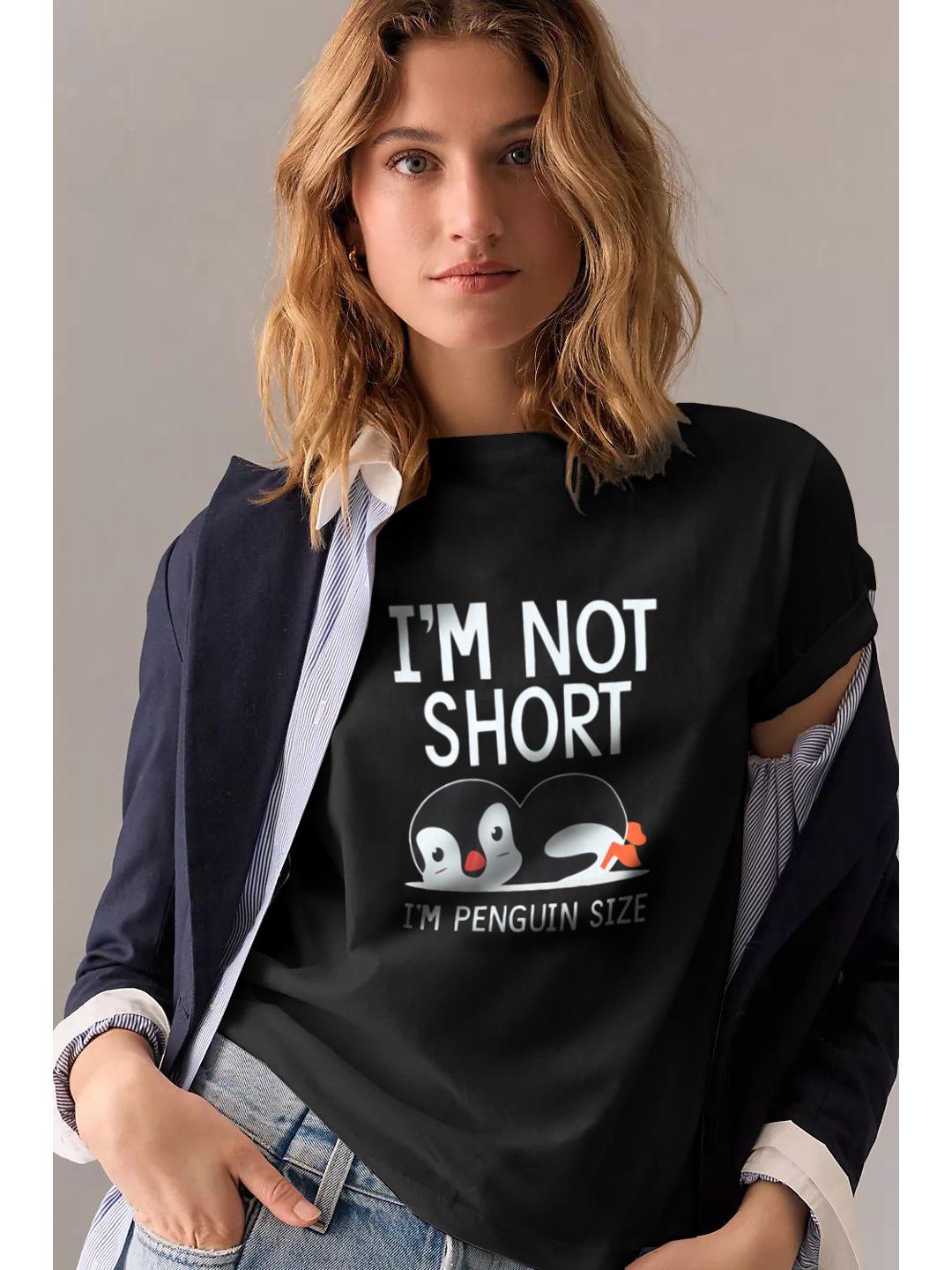 

Женская повседневная черная футболка с коротким рукавом и круглым вырезом с принтом пингвина Small чёрный