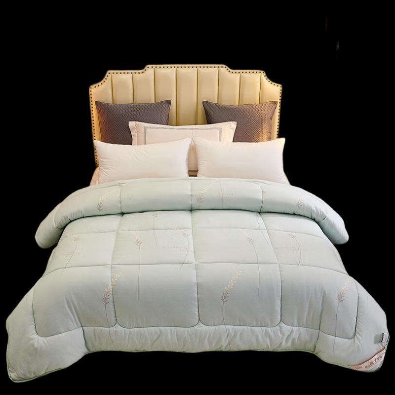 

York Roland Fresh Floral Winter Quilt