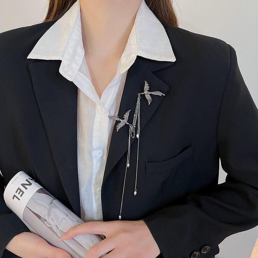 Элегантная брошь-кисточка с жемчугом феникса: Креативный китайский дизайн для костюмов