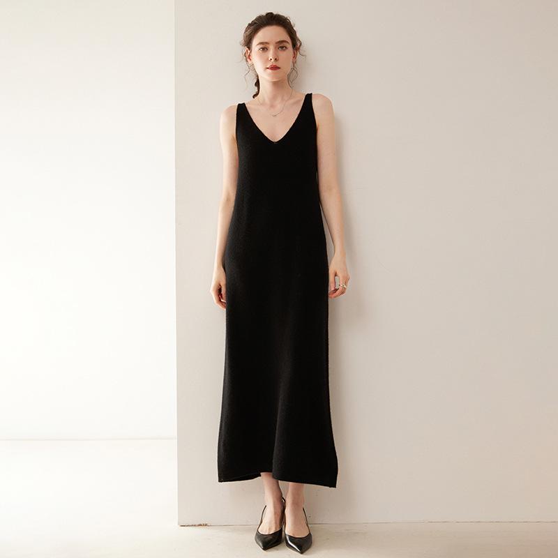 Elegant Korean-Style Knitted Cashmere Dress - Strappy, Slimming, and Luxurious Fashion Staple