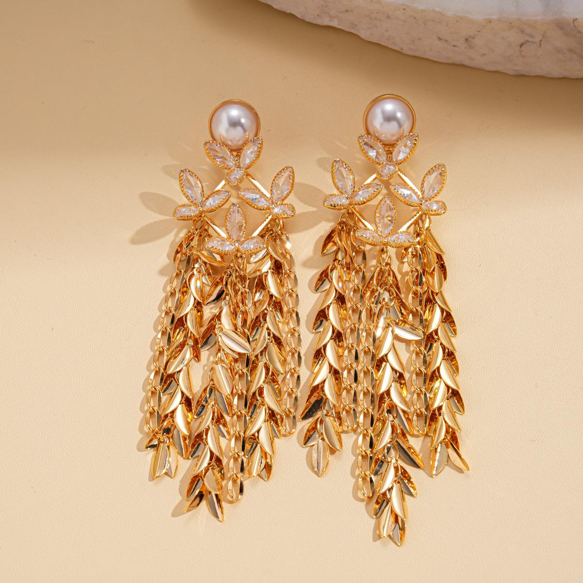 

18K real gold electroplated imitation pearl flower leaf fringed earrings retro court style earrings