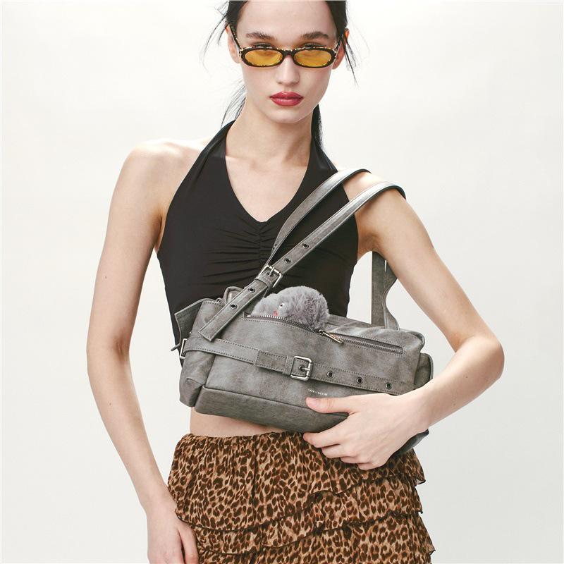 

Korea Niche Saddle Crossbody Bag: Soft Leather Underarm Biker Style Inspired by Song Yuqi 33 x 9 x 15 cm