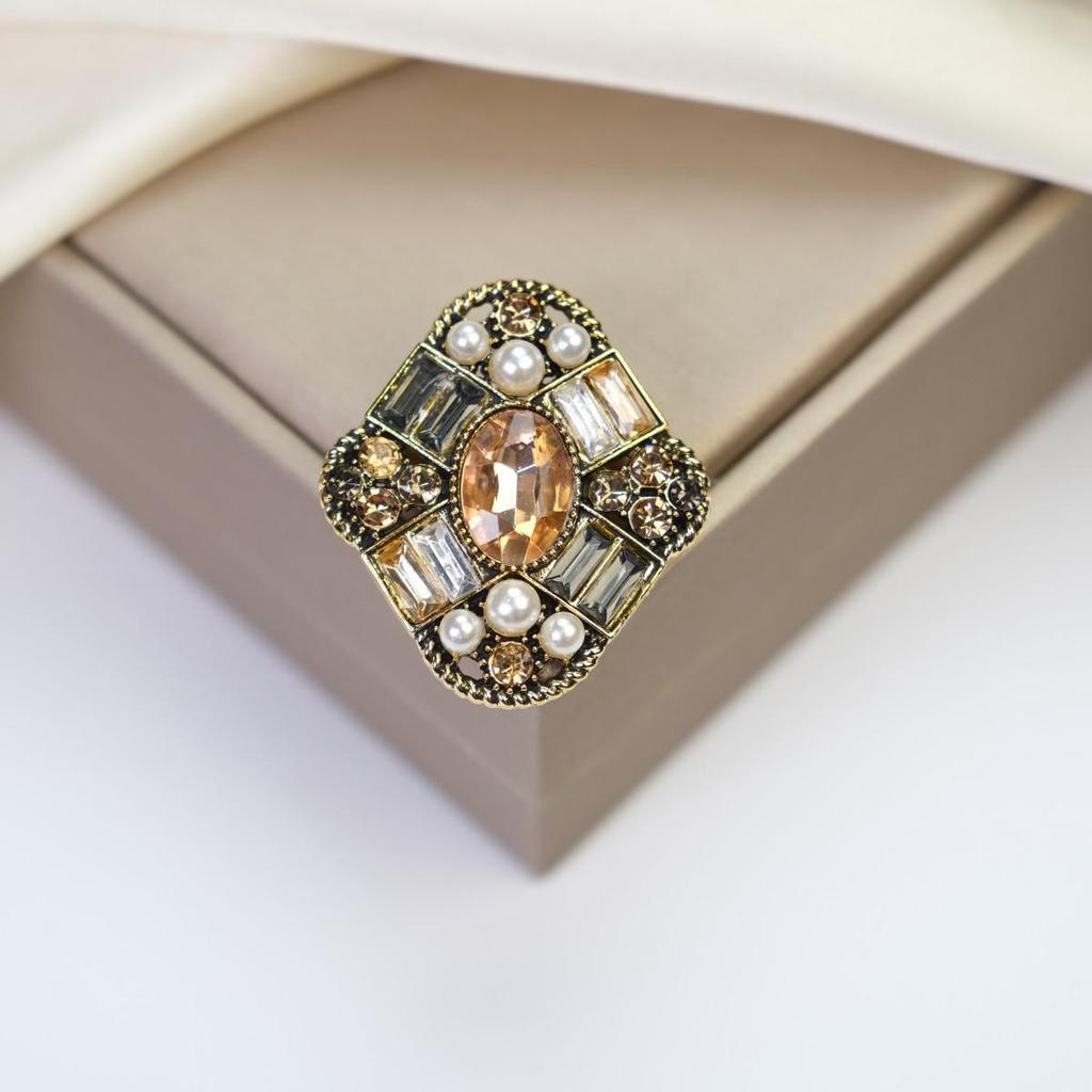 Elegant Women's Brooch: Versatile Bow & Insect Flower Design with Anti-Exposure Feature