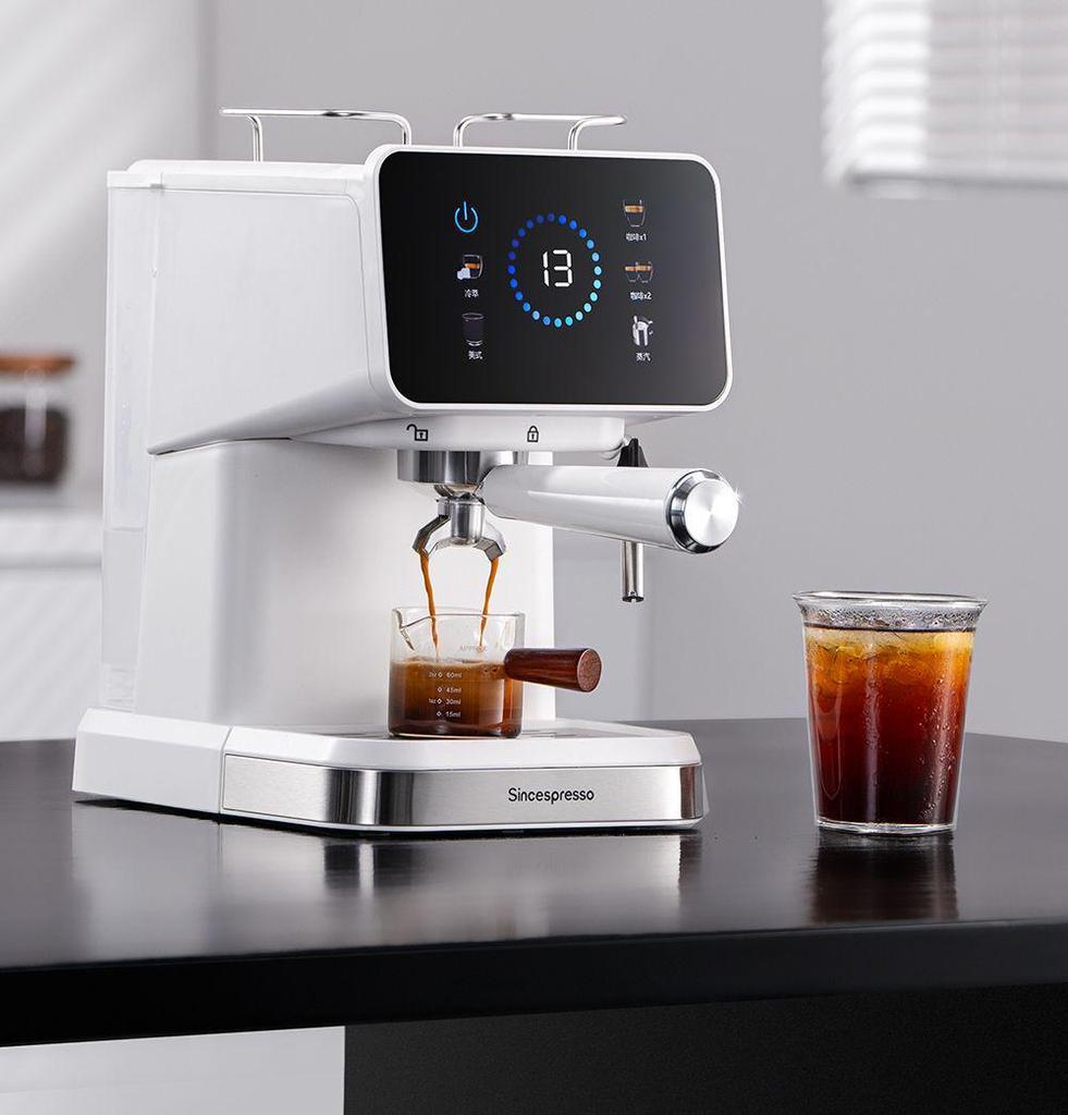 Taliansky espresso kávovar 20 bar: Poloautomatický, Dvojitá extrakcia, Horúci a studený, so zabudovaným mlynčekom pre domáce použitie