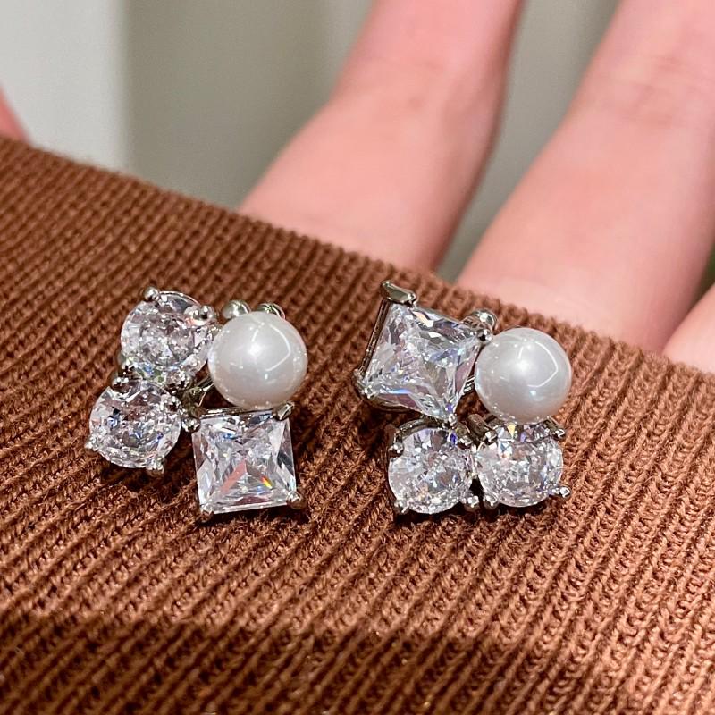 Elegant French Zircon Pearl Earrings: Unique Design & Exquisite Ear Clips for Women