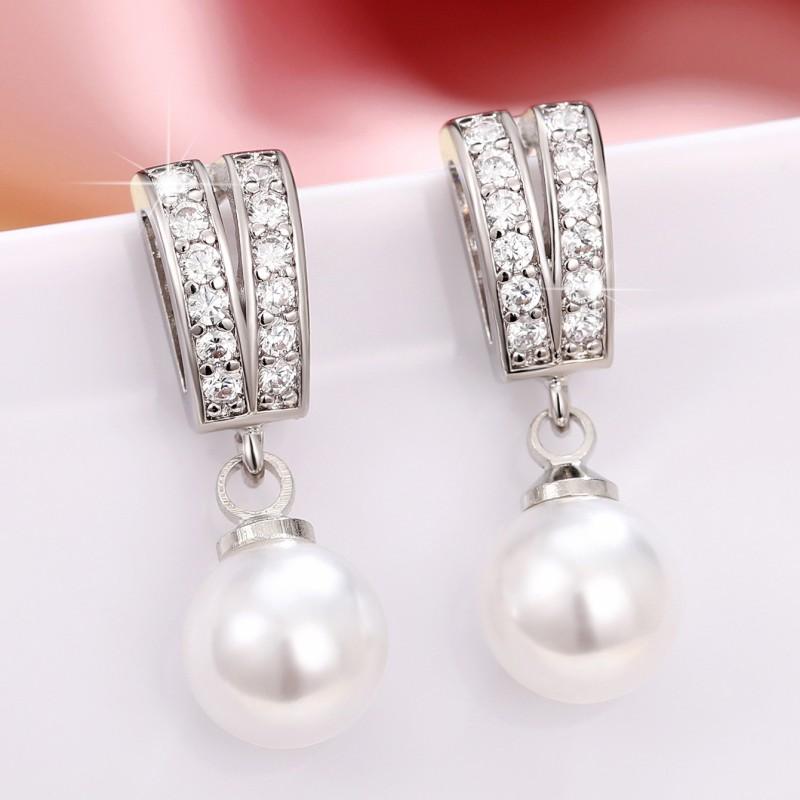 Huitan Neuankömmling Simulierte Perlenohrringe Frauen Zinklegierung Farbe Mode Vielseitig Weibliche Ohrpiercing-Accessoires Hochzeit Zirkon