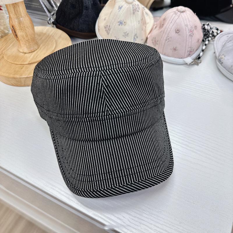 Individuelle Mode gestreifte Mütze Herren flache Kappe warme Schnabelkappe Outdoor Freizeit Ohrenschutz Baumwollkappe kurzer Schirm gestrickte Wollmütze